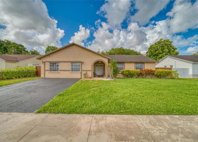 Property at 13820 SW 285th Ter, Homestead, FL 33033, 4 beds, 2 baths