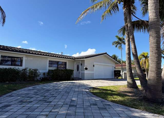 Property at 4431 NE 28th Ave, Lighthouse Point, FL 33064, 4 beds, 3 baths