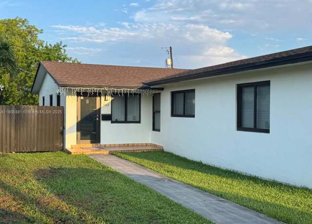 Property at 940 SW 78th Pl, Miami, FL 33144, 5 beds, 3 baths