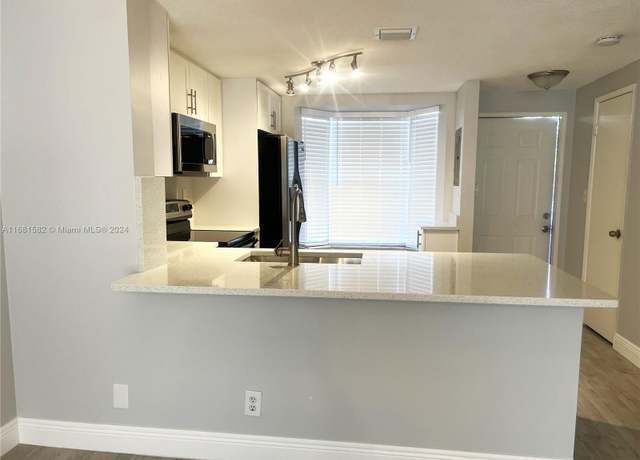 Property at 2605 NE 15th St #2605, Pompano Beach, FL 33062, 2 beds, 2.5 baths