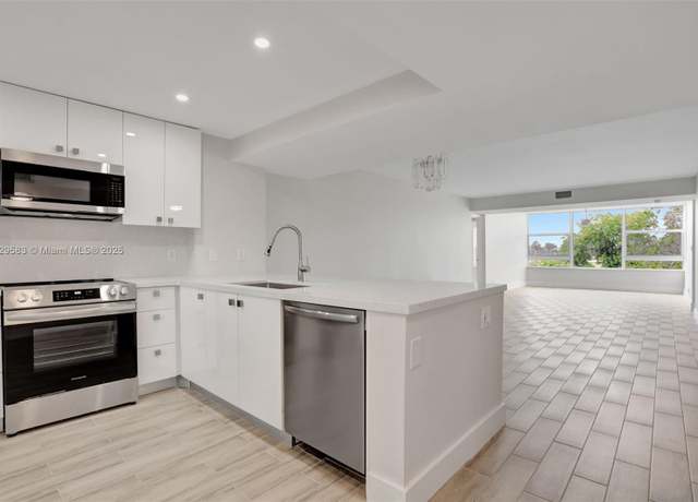 Property at 4091 Cypress Reach Ct #301, Pompano Beach, FL 33069, 2 beds, 2 baths