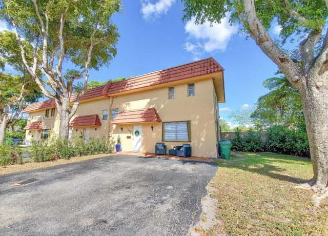 Property at 7000 NW 169th St, Hialeah, FL 33015, 2 beds, 2.5 baths
