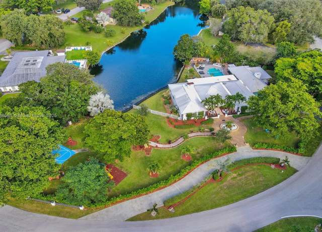 Property at 11155 SW 40th St, Davie, FL 33328, 8 beds, 4 baths
