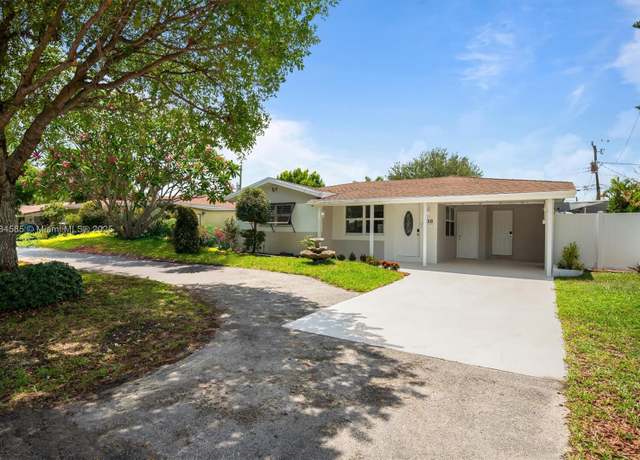 Property at 700 NE 47th St, Oakland Park, FL 33334, 2 beds, 2 baths