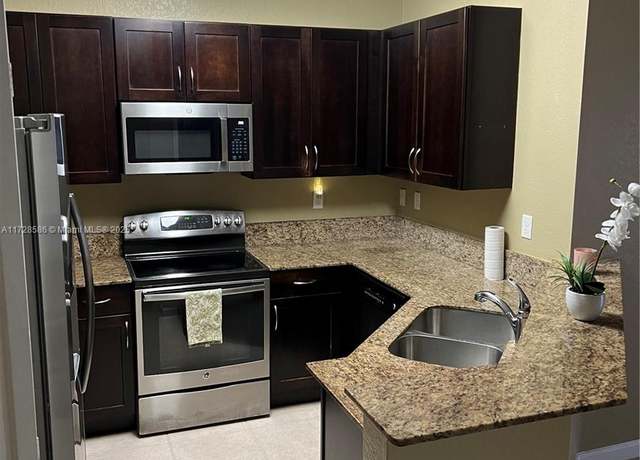 Property at 14140 SW 275th St, Homestead, FL 33032, 3 beds, 2.5 baths