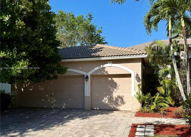 Property at 3700 Oak Ridge Ln, Weston, FL 33331, 5 beds, 3 baths