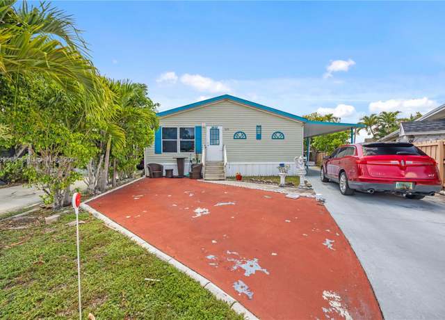 Property at 2600 E Marina Dr, Dania Beach, FL 33312, 5 beds, 3.5 baths