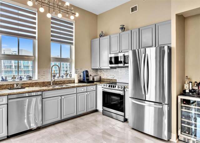Property at 3001 NE 185th St #713, Aventura, FL 33180, 2 beds, 2.5 baths
