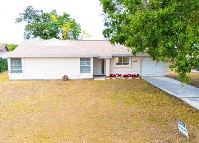Property at 4023 E Palomar Cir, La Belle, FL 33935, 3 beds, 2 baths