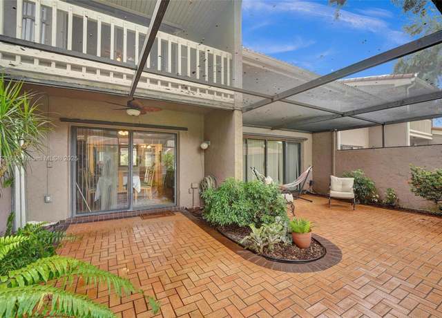 Property at 403 Bonnie Brae Way #24, Hollywood, FL 33021, 3 beds, 3 baths