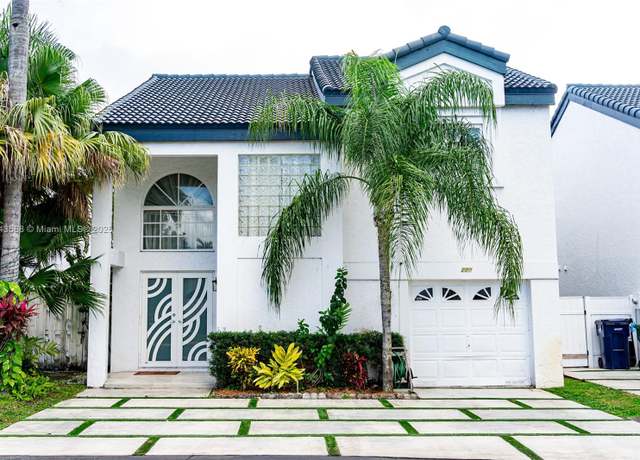 Property at 220 NE 211th St, Miami, FL 33179, 3 beds, 2.5 baths