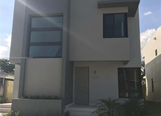 Property at 4364-4370 E 10th Ave, Hialeah, FL 33013, 4 beds, 5 baths