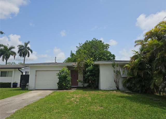 Property at 131 NE 18th St, Homestead, FL 33030, 3 beds, 2 baths