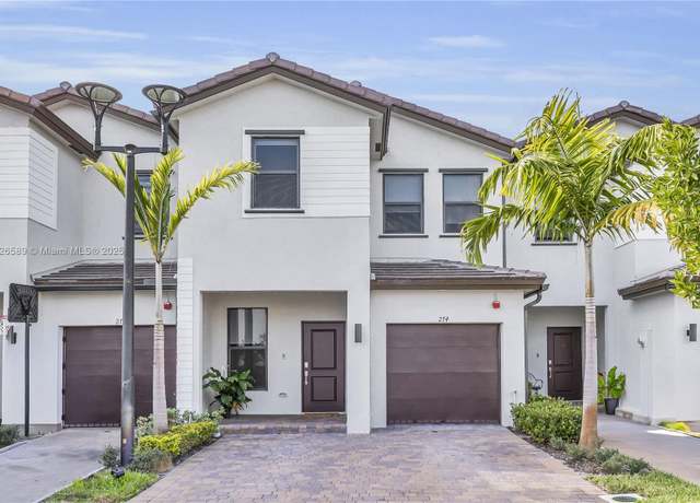Property at 274 SW 159th Pl, Pembroke Pines, FL 33027, 3 beds, 2.5 baths
