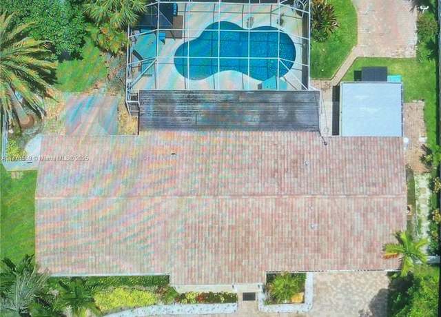 Property at 428 N Crescent Dr, Hollywood, FL 33021, 4 beds, 2 baths
