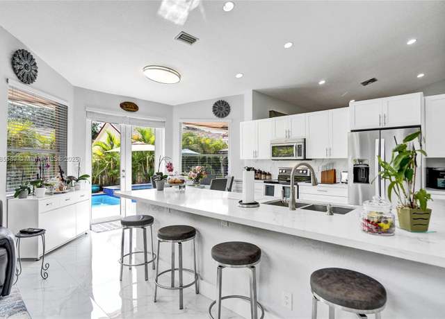 Property at 1543 NW 182nd Way, Pembroke Pines, FL 33029, 4 beds, 2.5 baths