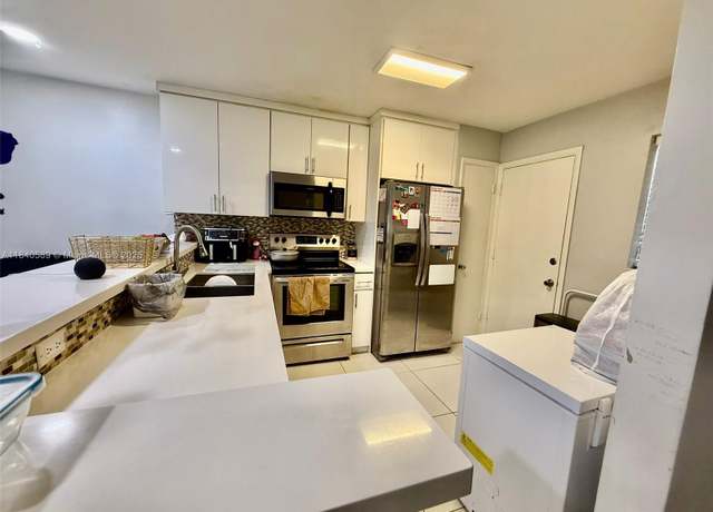 Property at 1400 NE 191st St #323, Miami, FL 33179, 1 bed, 1.5 baths