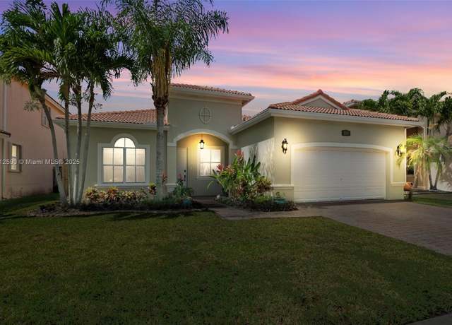 Property at 2046 SE 18th St, Homestead, FL 33035, 4 beds, 3 baths