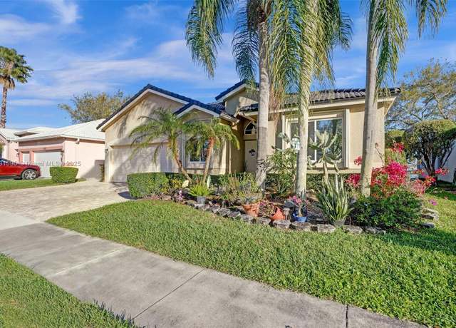 Property at 8712 NW 76th Dr, Tamarac, FL 33321, 3 beds, 2.5 baths