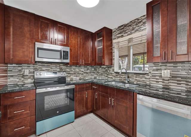 Property at 924 N 30th Rd, Hollywood, FL 33021, 3 beds, 1 bath