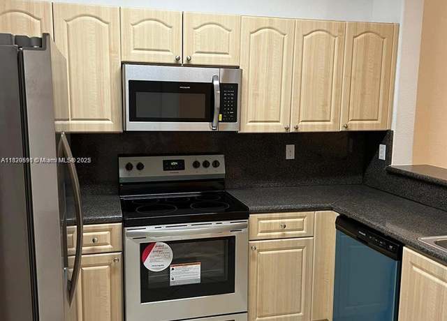Property at 2758 SE 17th Ave #102, Homestead, FL 33035, 3 beds, 2 baths