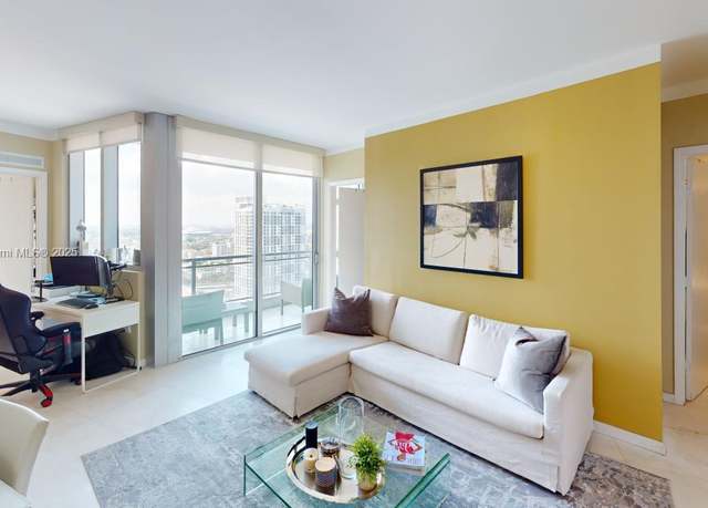 Property at 92 SW 3rd St #3506, Miami, FL 33130, 2 beds, 2 baths
