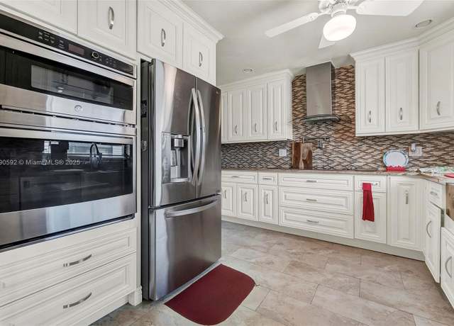 Property at 4977 Equestrian Cir Unit B, Boynton Beach, FL 33436, 2 beds, 2 baths