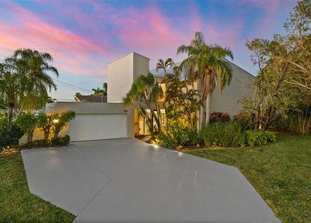 Property at 725 El Dorado Pkwy W, Cape Coral, FL 33914, 3 beds, 2 baths