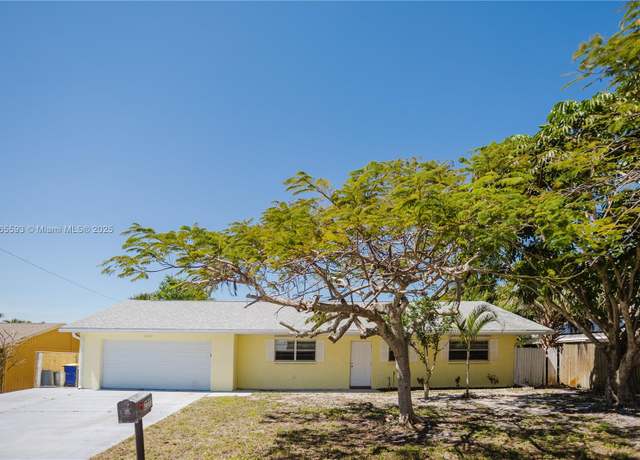 Property at 2212 NE 21st Ave, Jensen Beach, FL 34957, 2 beds, 2 baths