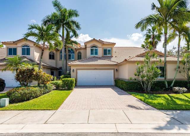 Property at 5134 W Madison Lakes Cir W, Davie, FL 33328, 3 beds, 3.5 baths