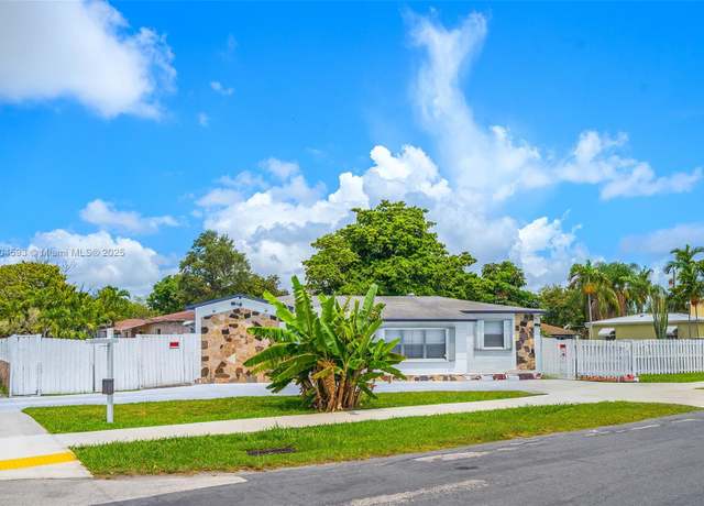 Property at 600 SW 10th St, Hallandale Beach, FL 33009, 4 beds, 3 baths