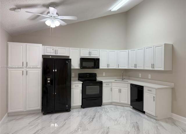Property at 5416 Eagle Lake Dr #4, Palm Beach Gardens, FL 33418, 3 beds, 2 baths
