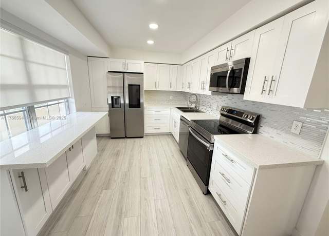 Property at 804 Cypress Blvd #407, Pompano Beach, FL 33069, 3 beds, 2.5 baths