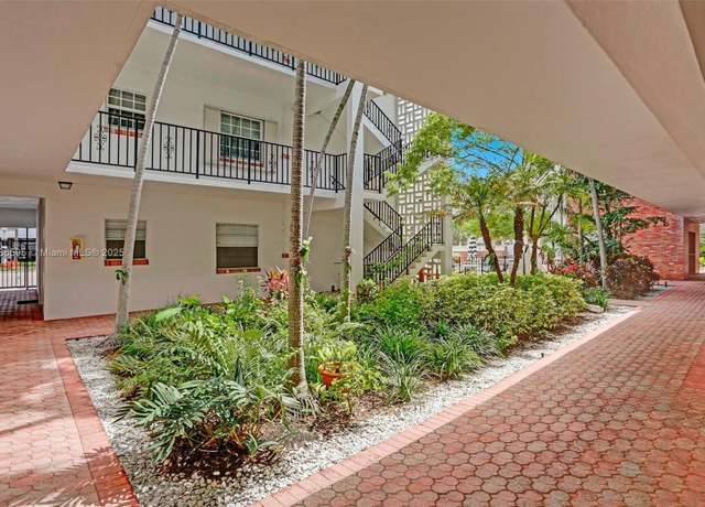 Property at 2500 NE 9th St #111, Fort Lauderdale, FL 33304, 1 bed, 1.5 baths