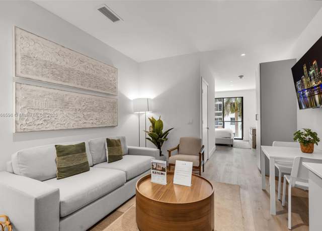 Property at 229 SW 9th St #202, Miami, FL 33130, 1 bath