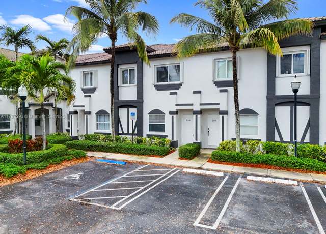 Property at 2308 SE 24th Ave #2308, Homestead, FL 33035, 3 beds, 2.5 baths