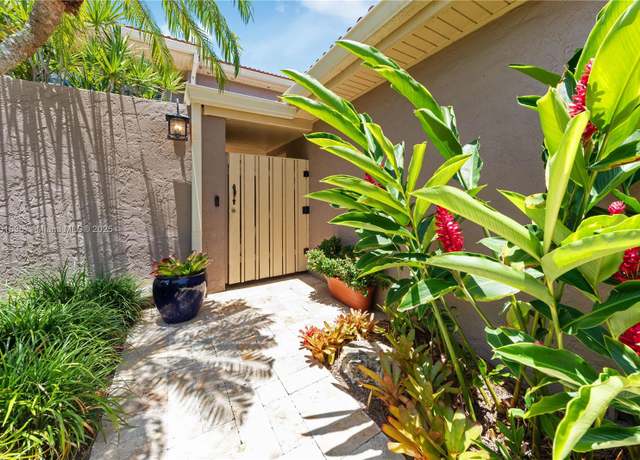 Property at 303 Saint Andrews Rd Unit 19-68, Hollywood, FL 33021, 3 beds, 3 baths