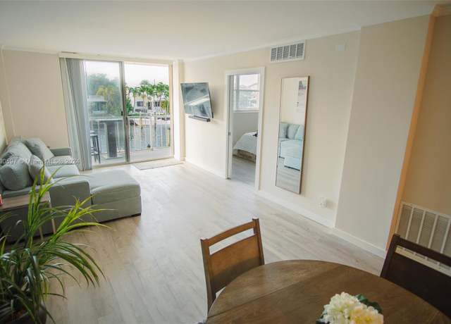 Property at 1777 SE 15th St #217, Fort Lauderdale, FL 33316, 2 beds, 1.5 baths