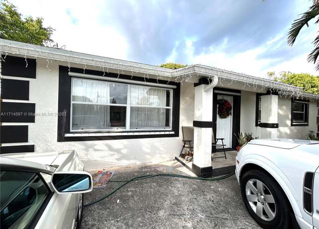 Property at 926 S 13th Ave S, Lake Worth, FL 33460, 3 beds, 2 baths