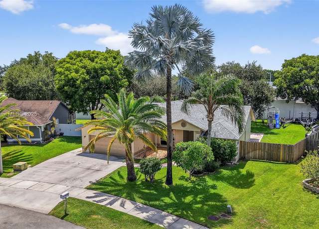 Property at 4201 SW 78th Dr, Davie, FL 33328, 4 beds, 2 baths