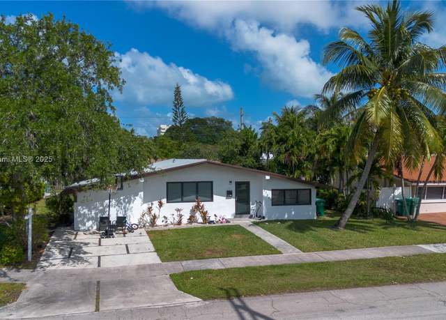 Property at 21341 NE 25th Ct, Aventura, FL 33180, 4 beds, 2 baths
