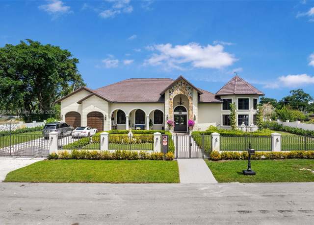 Property at 9815 SW 114th St, Miami, FL 33176, 7 beds, 6 baths