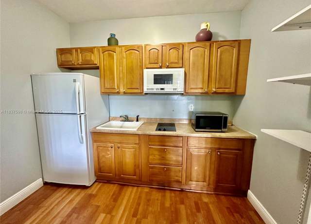 Property at 26 Diplomat Pkwy #2368, Hallandale Beach, FL 33009, 1 bed, 1 bath