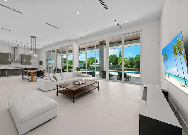 Property at 2815 NE 26th Pl, Fort Lauderdale, FL 33306, 3 beds, 2.5 baths