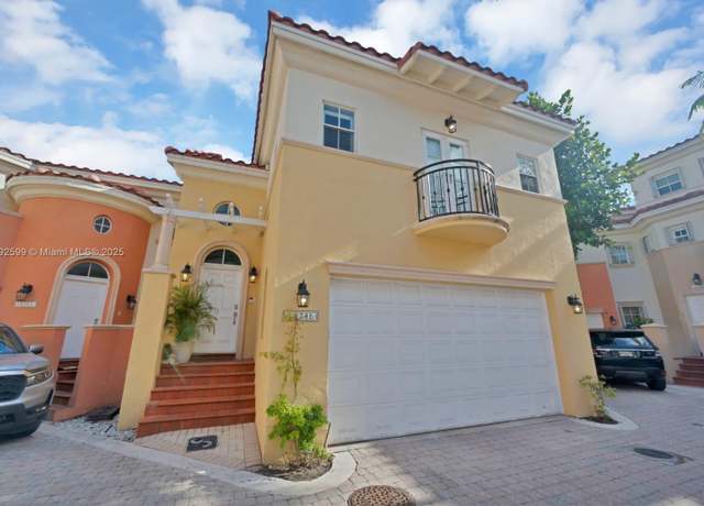 Property at 18345 NE 30th Pl #18345, Aventura, FL 33160, 3 beds, 2.5 baths