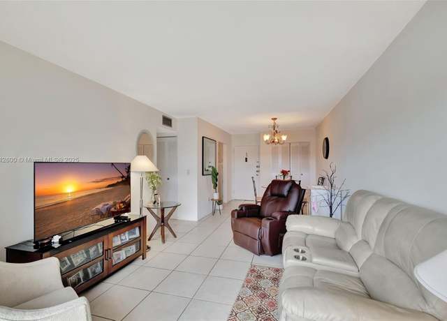 Property at 6820 W Flagler St #202, Miami, FL 33144, 1 bed, 1 bath