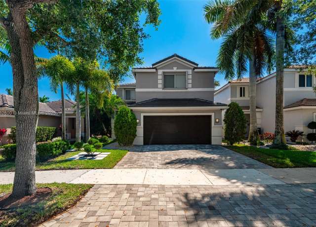 Property at 674 Conservation Dr, Weston, FL 33327, 4 beds, 3.5 baths