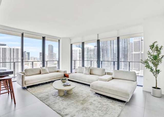 Property at 88 SW 7th St #2411, Miami, FL 33130, 2 beds, 2.5 baths