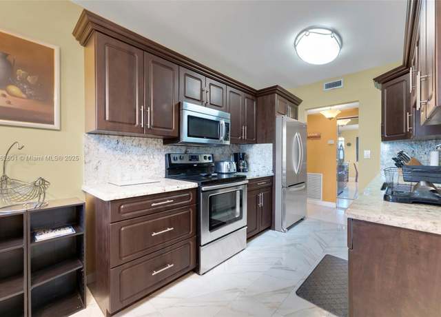 Property at 3800 Hillcrest Dr #412, Hollywood, FL 33021, 2 beds, 2 baths