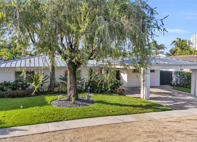 Property at 2108 NE 124th St, North Miami, FL 33181, 3 beds, 2.5 baths